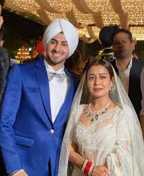 Neha kakkar is the best indian singer queen, her singing voice is just magical, neha got married on today i will share with you some special marriage photos of neha kakkar(neha kakkar wedding. Neha Kakkar Rohanpreet Singh Wedding Reception Video Neha Kakkar Opts For Stunning White Lehenga For Wedding Reception Husband Rohanpreet Singh Leaves Her Blushing