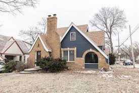 289 000 3 Beds 2 Full Baths 1 700 Sq Ft 4 356 Sqft Lot 1100 W 77th Ter Kansas City Mo 64114 House Styles Kansas City City