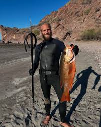 Life's a journey of constant change, embrace the challenges as they come  and just keep spreading love! My family is my everything, I hope you have  the time of your lives. 🦁