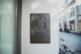 Johanna bertha julie jenny edle von westphalen is a german theater critic and political activist. The Residence Of Jenny Von Westphalen Marx Guide