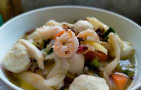 Khusus untuk cabai besar, iris miring dulu baru dicuci agar bijinya terbuang. Sup Sayur Campur Secukup Rasa Chef Home