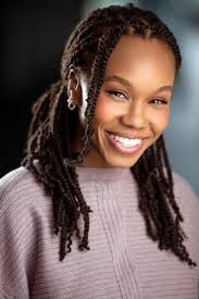 Alexis Holt's Instagram, Twitter & Facebook