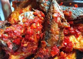 Sajian ini dibuat dari daging sapi yang diiris tipis lalu digoreng hingga kering dan disiram dengan sambal balado cabe merah di atasnya. Resep Sambal Ikan Tahu Balado Khas Padang Lezat Sekali Kreasi Masakan