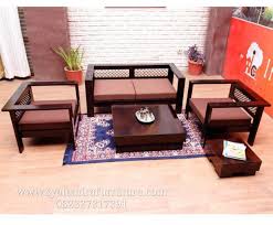 Untuk dipadukan dengan taman belakang yang asri, kamu bisa cat pagar ini dengan warna coklat guys, agar seimbang dengan warna bangku kayunya. Kursi Minimalis Ruang Tamu Modern Syalendra Furniture