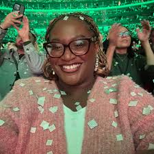 Hailey is going to get her feeling hurts trying to make Bill jealous with  Tomas!! That's never going to work!!