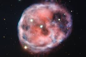 Impactante: cómo surge una "amatista cósmica" en una estrella moribunda