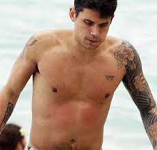 De muzikant, schrijver & designer is anno 2021 bekend van your body is a wonderland, evan almighty. John Mayer S 12 Tattoos Their Meanings Body Art Guru