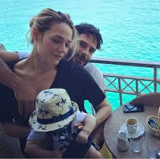Laura Chiatti E Marco Bocci Al Mare Drinking Tea Party Drinks Places Around The World