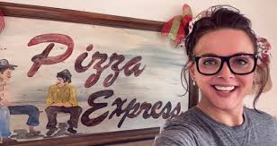 I promise pizza can be healthy, just Ditch the crust with one of our pizza  bowls for a low carb option 😋 open till 8 pm Tuesday