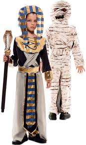 Tuttavia, proprio quella sera scoppia una violenta tempesta e un'antica mummia si risveglia. Costume Doppio Da Egiziano E Mummia Per Bambini