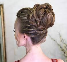 Capelli balayage con treccia, treccia a corona, capelli lunghi e mossi. Acconciature Sposa 2018 15 Raccolti E Semiraccolti Da Favola