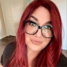 We still think Lynn Berry looks FABULOUS! Don't you agree?