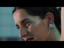 Zij maakt haar entree in de tweede aflevering en de verwachtingen zijn hoog gespannen. Bitterzoet Mp3 Download 320kbps