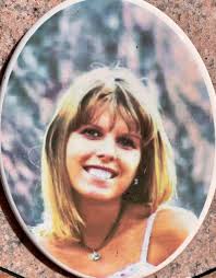 Robin Louise Roles Ulrich (1978-2009)