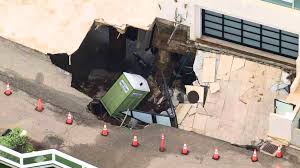 Malibu residents evacuate after massive, expanding sinkhole opens at Nicolas Cage's house - Los Angeles Times