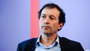 Humaniste", "engagé", "l'intelligence lumineuse" : l'économiste Daniel  Cohen est mort à 70 ans