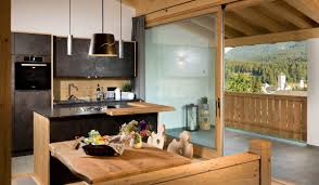 Josef Lercher Appartements Chalet Novalis Urlaub In Innichen 3 Zinnen Dolomites Hochpustertal Sudtirol It Ferienwohnung Sudtirol Kuchenstil Moderne Kuche