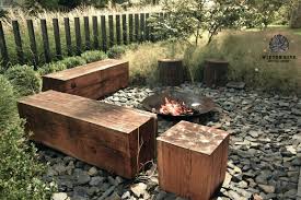 Garden In Berlin Designed By Wiktor Klyk In 2017 The Benches Were Made Of One Trunk Of An Old Oak Garden Moderner Garten Diy Gartenbau Garten Landschaftsbau