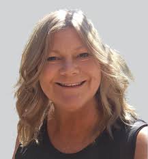 Anne Dickinson's Instagram, Twitter & Facebook