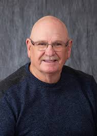 We're having a retirement reception Monday for Harvey County Commissioner Randy  Hague. Hague is retiring after serving 12 years as a county commissioner.  Stop by to wish him well! Reception details: 🗓