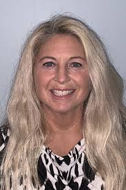 Kelly Wolfe's Instagram, Twitter & Facebook