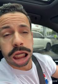 El polémico vínculo entre Delane y el Sensei