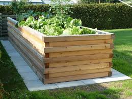 Fur Das Anlegen Eines Hochbeetes Im Eigenen Garten Gibt Es Gute Grunde Die Gartenarbeit Wird Erleichtert Gartenabfalle Konnen In 2020 Garten Hochbeet Garten Hochbeet