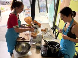 Toute l'équipe des Petites Cantines Bordeaux vous souhaite de passer de  belles fêtes et un joyeux Noël si vous le fêtez 🎅🏻🤶🏻🎄 Merci pour cette  année riche en rencontres, en partage, en