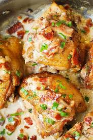 Poelee De Poulet Avec Sauce Cremeuse Et Bacon Poelee De Poulet Recettes De Cuisine Recette Volaille