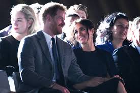 Gegen 20.00 uhr werden hochzeitspaar und gäste zum abendempfang von harrys vater prinz charles ins etwa zwei. Herzogin Meghan Und Prinz Harry So Verliebt Bei Den Invictus Games Gala De