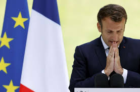 Macron was pulled out, and the man was arrested. Emmanuel Macron Prasident Sehr Schockiert Uber Video Von Brutalem Polizeieinsatzes Politik Stuttgarter Zeitung
