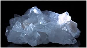 Der nördliche teil des staates liegt auf den südlichen abhängen des erhöhten, sich über são paulo durch die staaten paraná und santa catarina führenden, plateau, das häufig von niedrigen gebirgszügen durchbrochen wird, dessen allgemeine richtung ihnen gegen den trend des abhangs das erscheinungsbild von k. Apophyllit Stufe Aus Rio Grande Do Sul Brasilien Foto Bild Sonstiges Steine Mineralien Kristalle Edelsteine Bilder Auf Fotocommunity