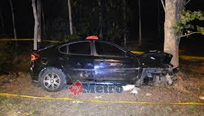 Saya ingin tahu berapa banyak yang perlu saya bayar setiap bulan. Dua Maut Kereta Rempuh Pokok