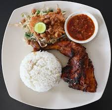 Cuma menggunakan bahan asas yang ada kat. Ayam Bakar Madu Grilled Chicken With Honey Sauce Serve With Additional Sambal And Vegetables Picture Of Warung Mangga Madu Ubud Tripadvisor