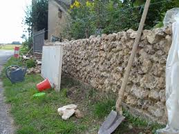 Construction D Un Mur En Pierres Et Mortier De Chaux Mortier De Chaux Mur En Pierre Chaux Jardin