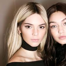 Nach etwa 7 tagen sollten die haare allmählich dunkler werden. Haare Farben Technik Tipps Anleitungen Elle