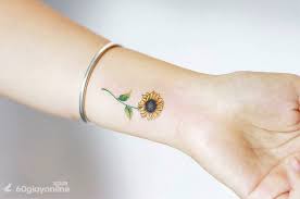 Hình xăm nhỏ ý nghĩa cho nữ. Top 20 Hinh XÄƒm Ä'áº¹p Cho Ná»¯ Mang Y NghÄ©a Ä'áº·c Biá»‡t Nháº¥t
