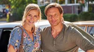 The first season consisted of 9 episodes, the second of 7. Der Lehrer Mit Hendrik Duryn Co Die Neue Staffel Beginnt Am 3 Januar 2019