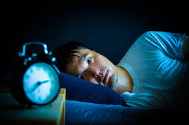 Einschlafprobleme Die Besten Tipps Tricks Losungen Gegen Langes Wachliegen Im Bett Sundt Nutrition