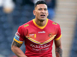 Israel folau's uk super league club is reportedly contemplating legal action after the controversial footy star revealed he was making a comeback to rugby league in australia. Israel Folau Refuses To Take A Knee As The Only Player Left Standing Before St Helens Vs Catalans Dragons The Independent The Independent