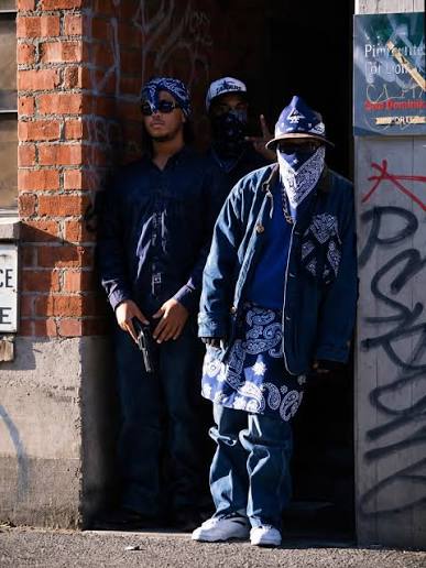🔴🔵 Bloods And Crips Make Music Video Bangin On Wax in 1993.  #bloodsandcrips • Follow | @addict.rap90s | For More • #hiphop #westcoast  #rap #throwback