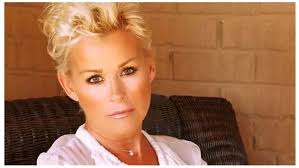 Lori's height measures 5 feet 3 inches and her weight is 55 kg approximately. American Singer Lorrie Morgan Bio Wiki Height Husband Net Worth