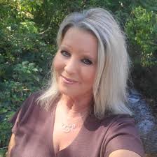 What are the best salad places in Gallatin?