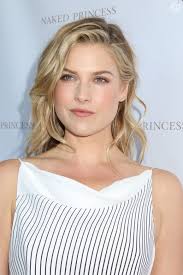 Photo : Ali Larter et son mari Hayes MacArthur emmènent leur fils Theodore  au Mr Bones Pumpkin Patch à West Hollywood, le 14 octobre 2013.