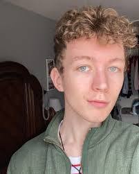 Ryan Potts's Instagram, Twitter & Facebook