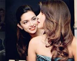Priyanka Chopra Deepika Padukone Share The Couch Missmalini Deepika Padukone Actress Priyanka Chopra Beautiful Bollywood Actress