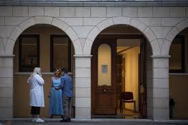 Τα πρώτα λόγια του ιερομόναχου στους αστυνομικούς σύμφωνα με αξιωματικούς της ελ.ασ ο συγκεκριμένος ιερέας δικαζόταν για υπόθεση ναρκωτικών. Ra64xr1omrtypm