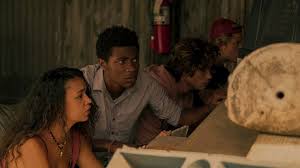 The son of an elephant driver (mahout) in service for the maharajah of his town, the young stable boy learned responsibility early in life when, at age 9, his father died and. Outer Banks 1x09 Der Glockenturm The Bell Tower