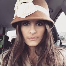 Tarah Thomas (@tarahbelle2)