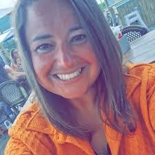 Hilary Preston's Instagram, Twitter & Facebook